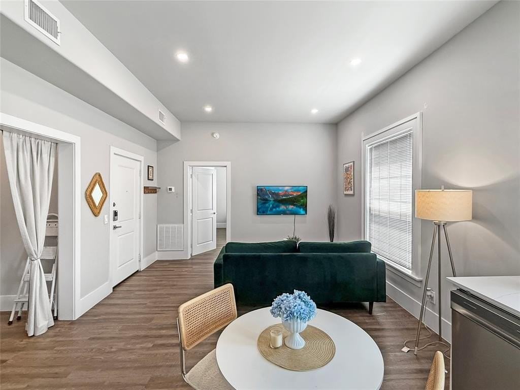 801 N Marsalis Ave #101 - Photo 6 of 16