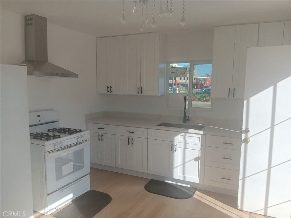 605 5th Ave - Photo 6 of 23