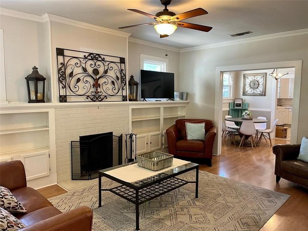 2545 Rogers Ave - Photo 4 of 32