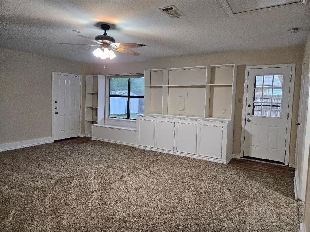 604 Willow Way - Photo 4 of 28