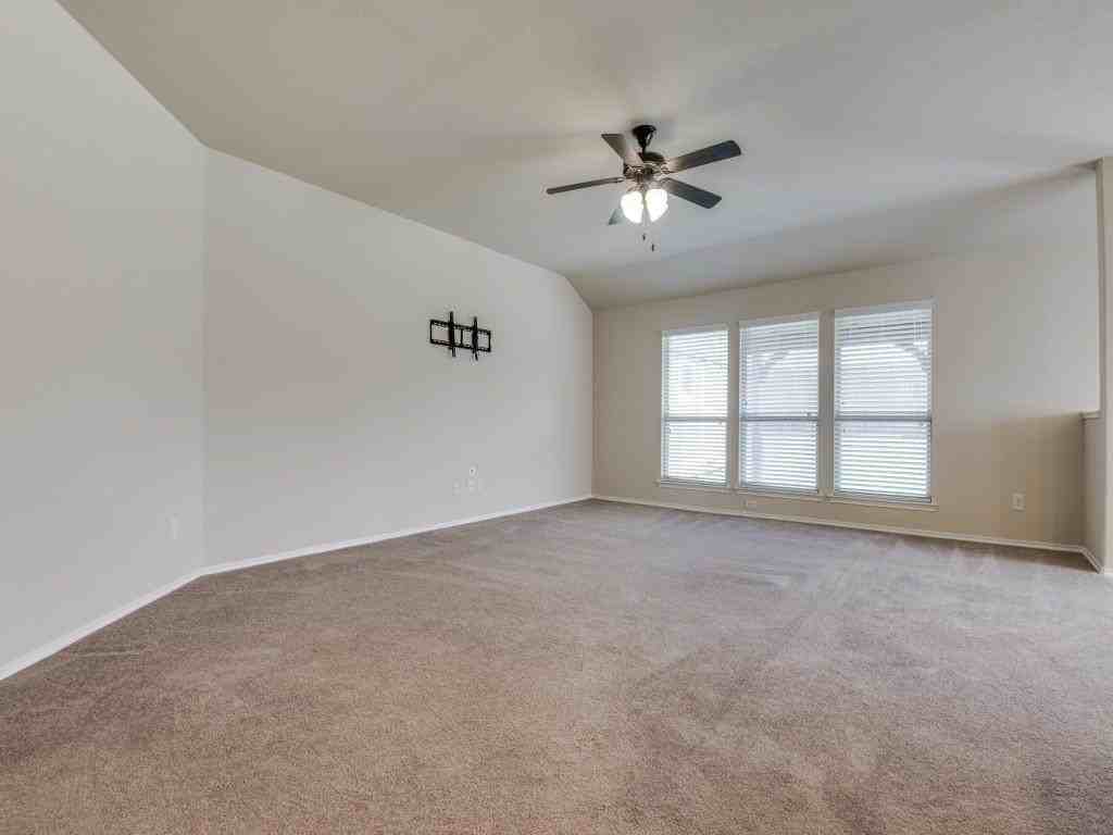 1302 Riviera Dr - Photo 3 of 21