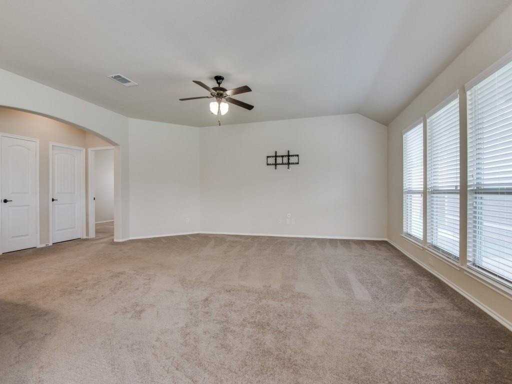 1302 Riviera Dr - Photo 5 of 21