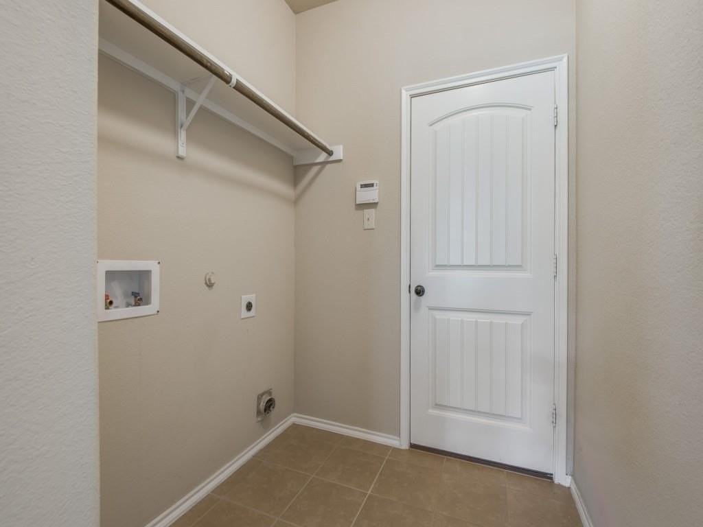 1302 Riviera Dr - Photo 6 of 21