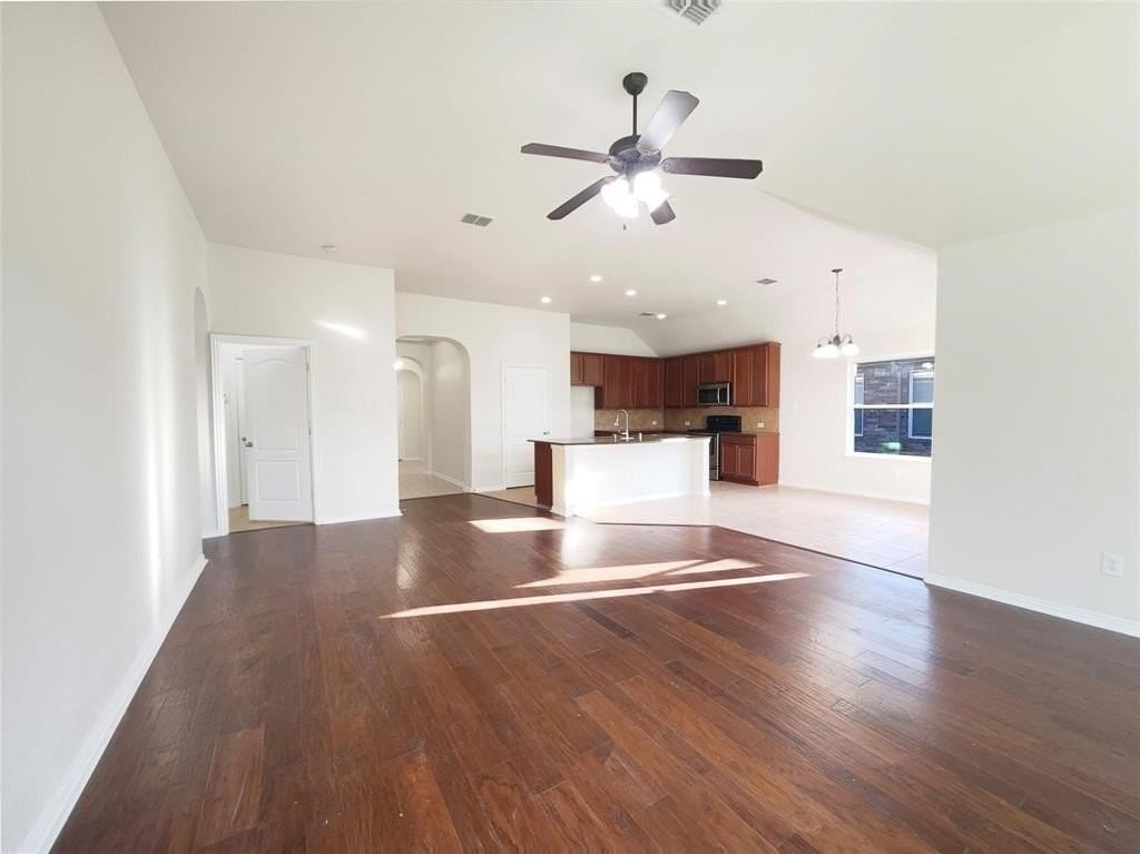 500 Maverick Dr - Photo 2 of 11