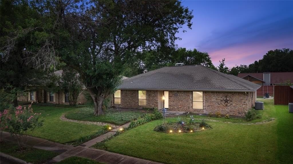 1637 Stroud Lane - Photo 2 of 29