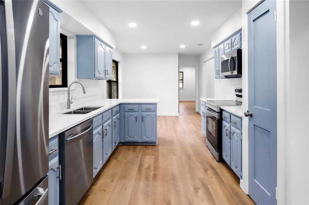 1637 Stroud Lane - Photo 4 of 29