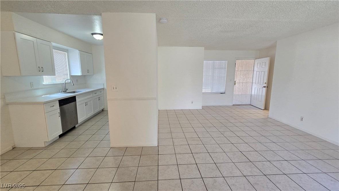 47 Locustwood St - Photo 4 of 22