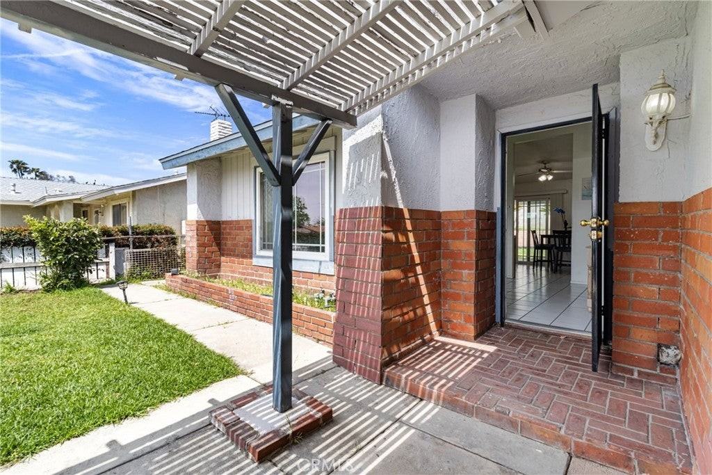 9684 Hemlock St - Photo 6 of 26