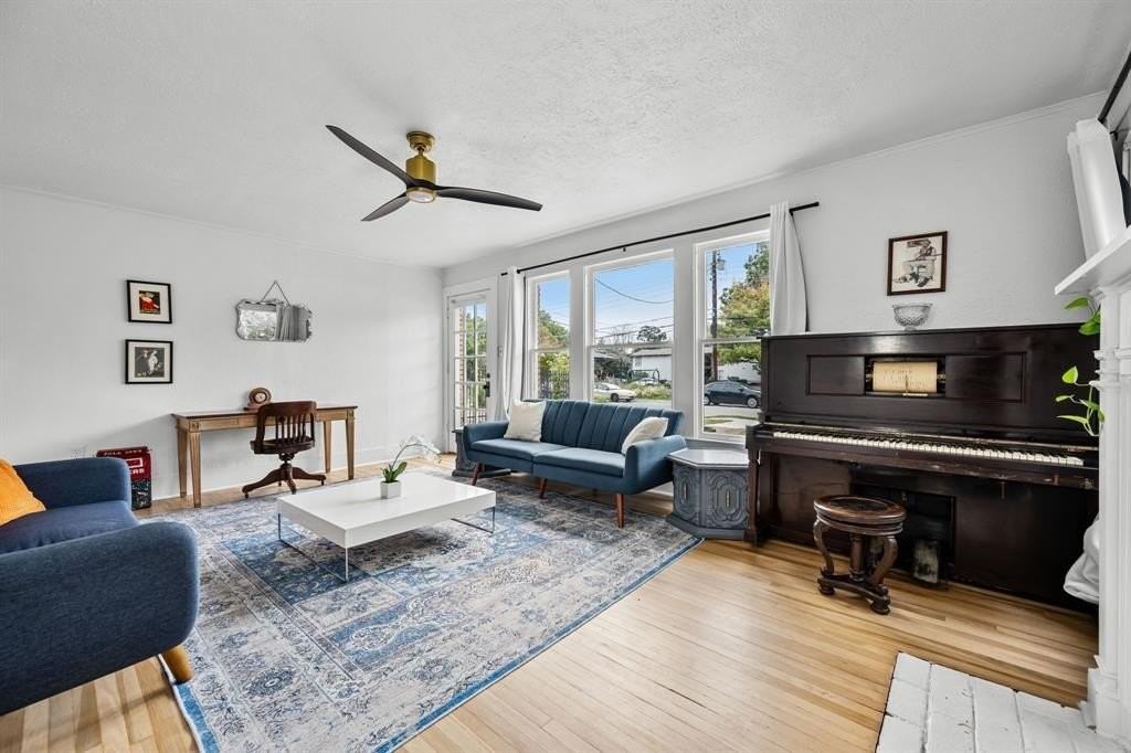 5322 Junius St - Photo 4 of 16