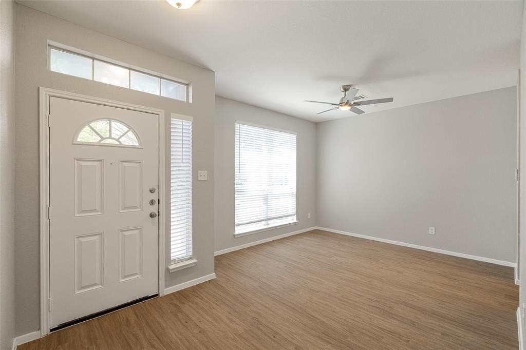 512 Waterford St - Photo 3 of 18