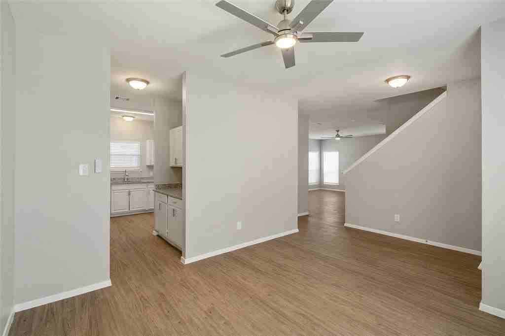 512 Waterford St - Photo 5 of 18