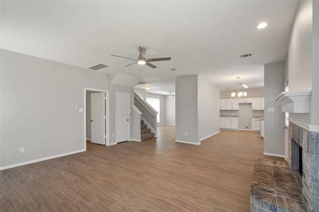 512 Waterford St - Photo 7 of 18