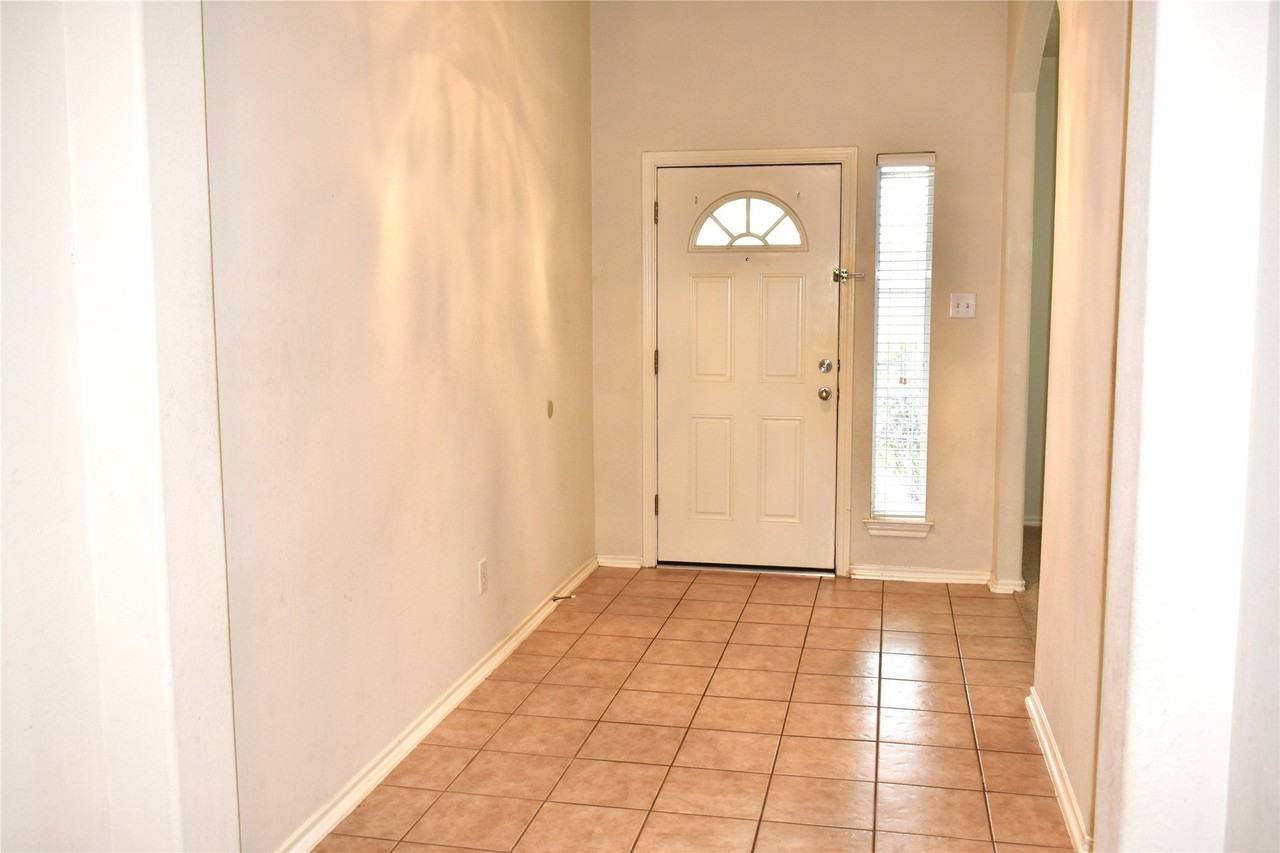 18314 Manorcliff Ln - Photo 3 of 30