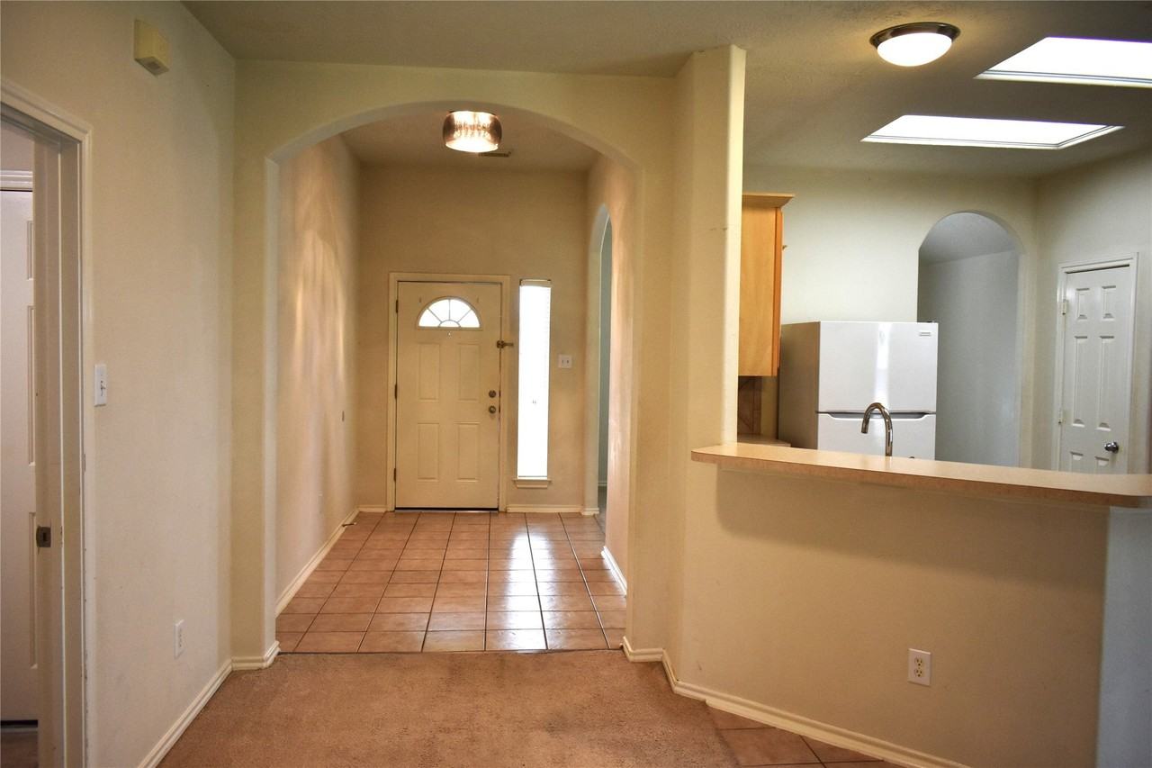 18314 Manorcliff Ln - Photo 4 of 30