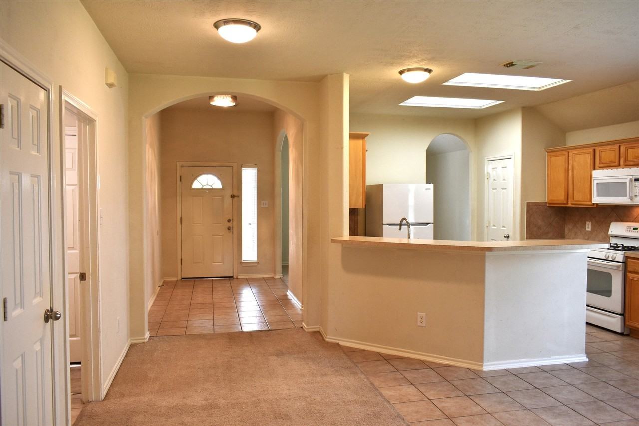 18314 Manorcliff Ln - Photo 5 of 30