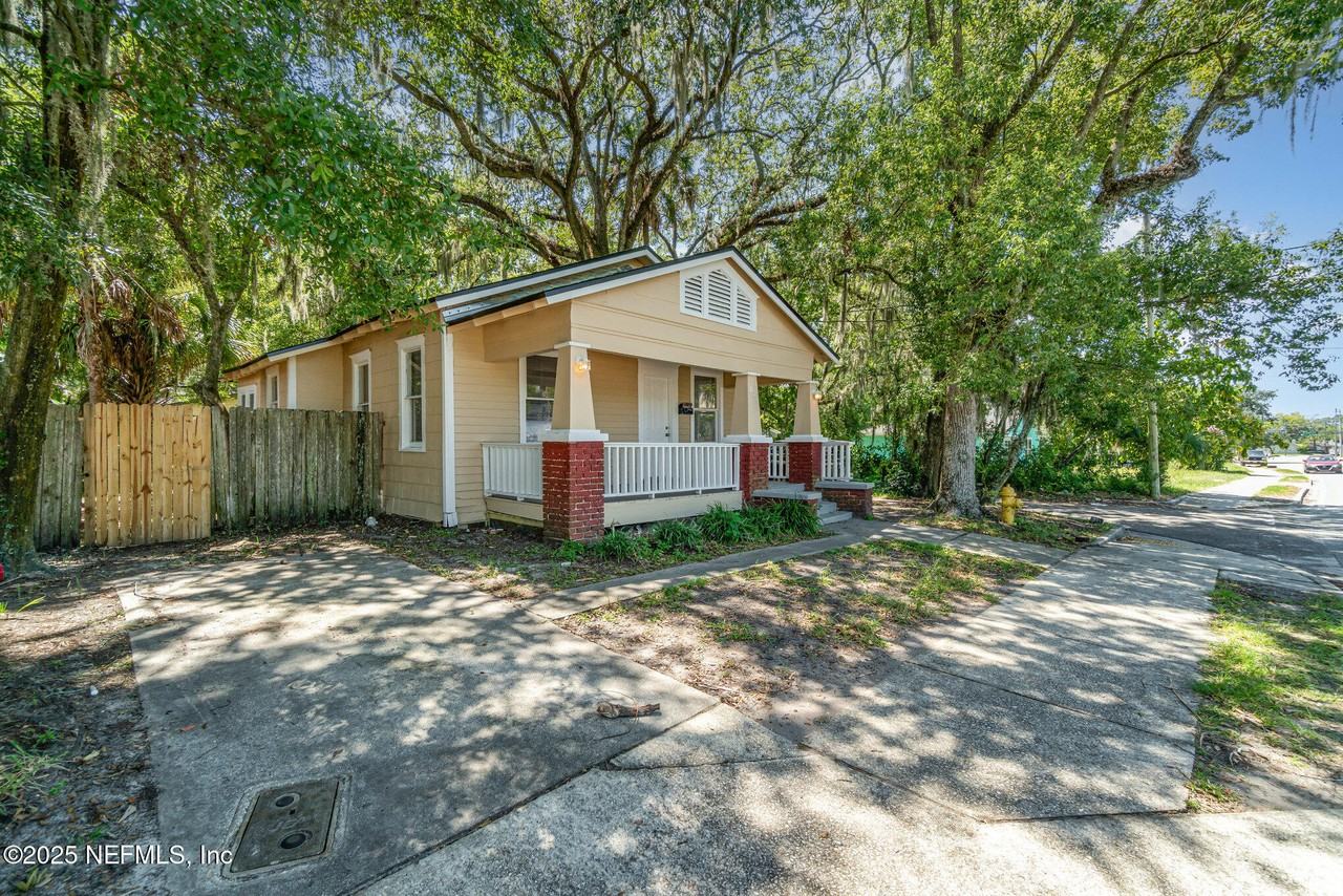 82 W 27th St - Photo 2 of 25