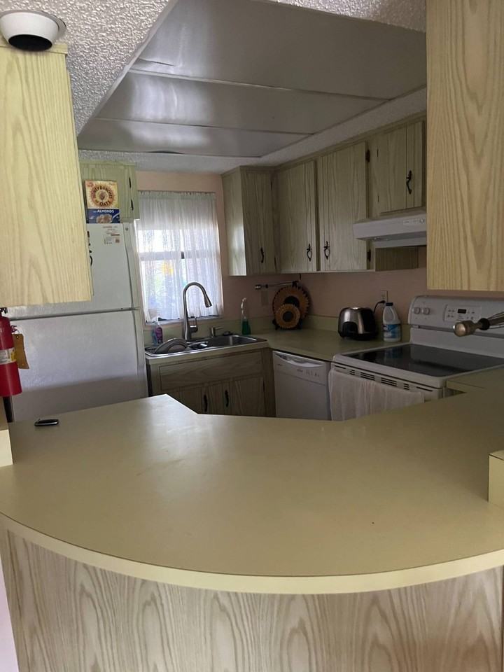 3731 Edgewater Dr - Photo 6 of 12