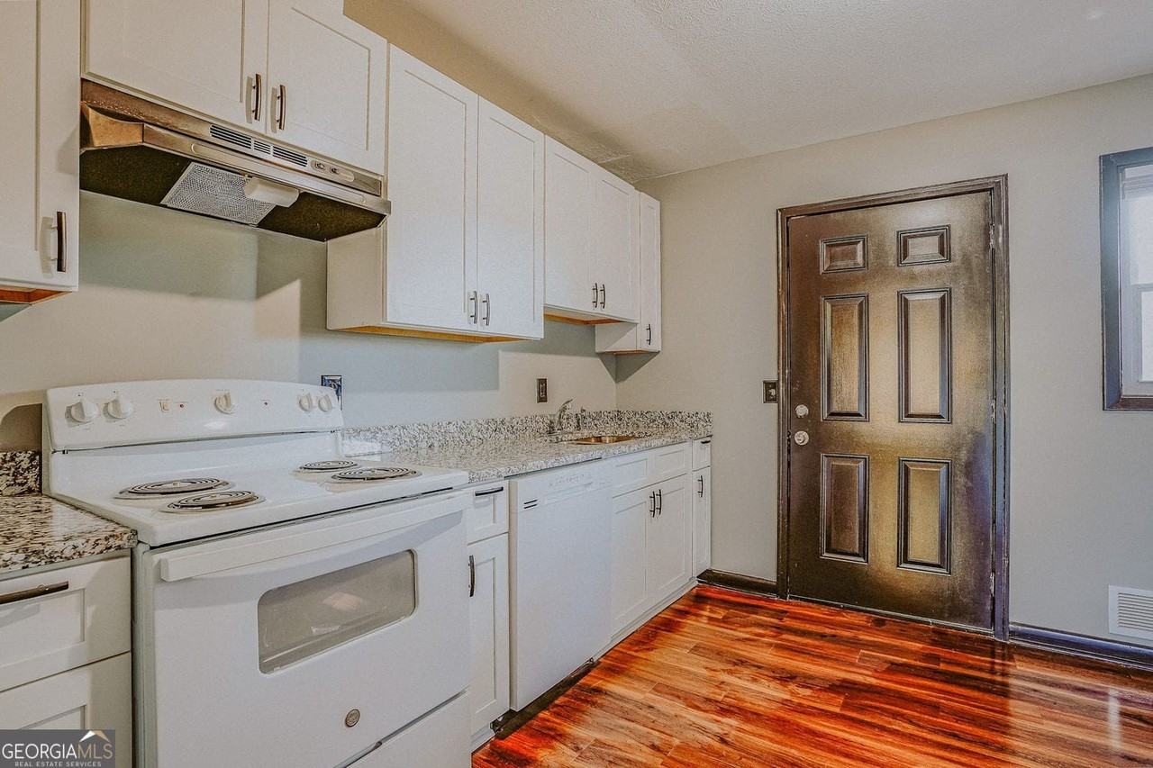 2877 Whispering Hills Dr - Photo 6 of 17