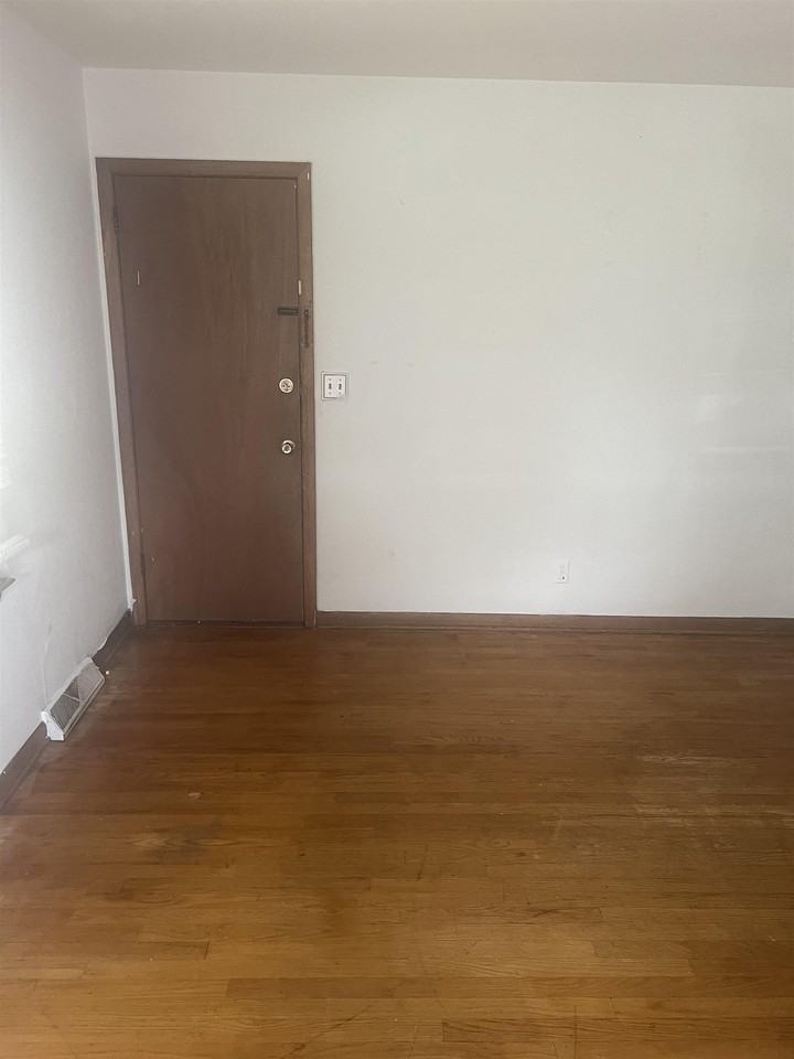 2221 7th Ave - Photo 7 of 8