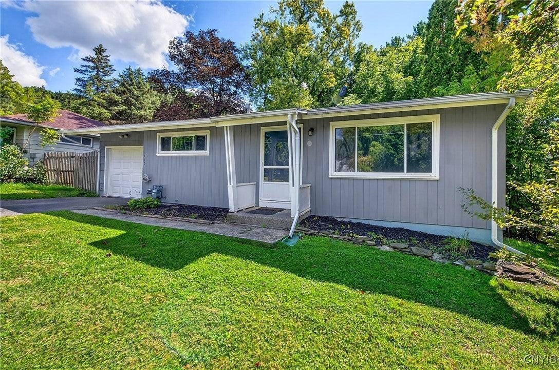 216 Pine Grove St - Photo 3 of 30