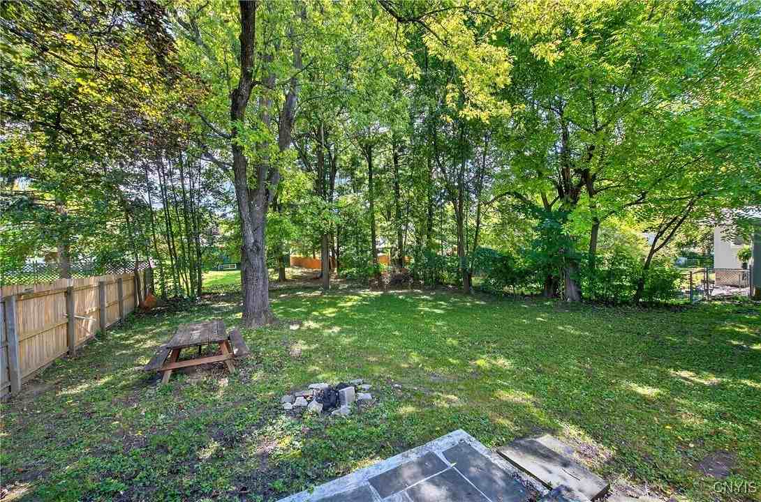 216 Pine Grove St - Photo 6 of 30