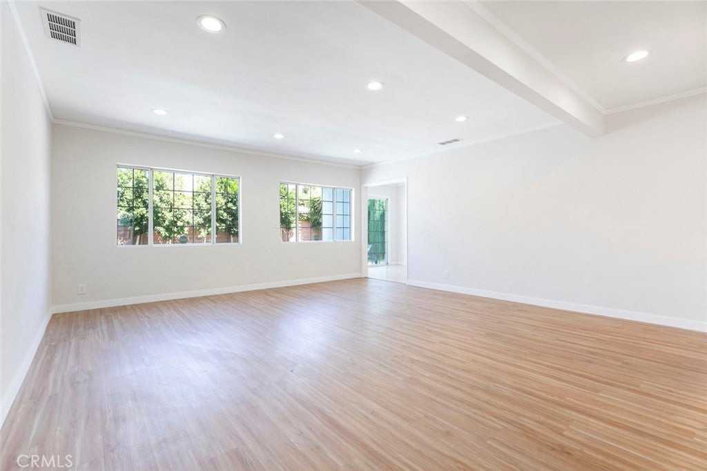 12527 Stagg St - Photo 2 of 32