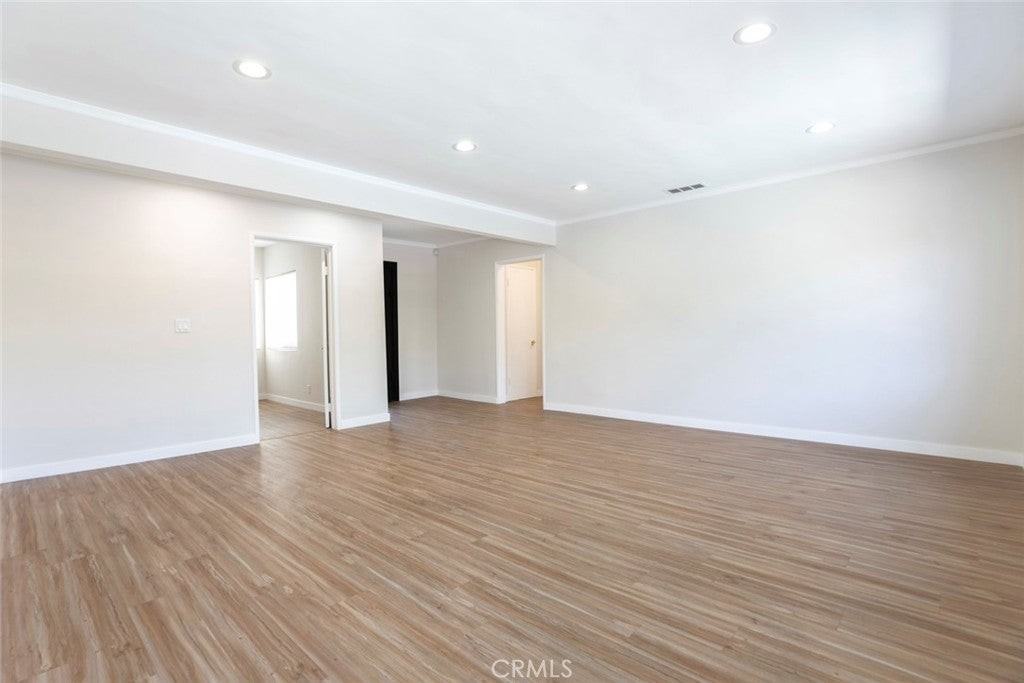 12527 Stagg St - Photo 4 of 32