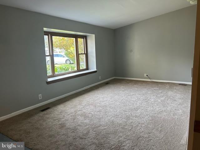 8 Buckingham Dr - Photo 2 of 37