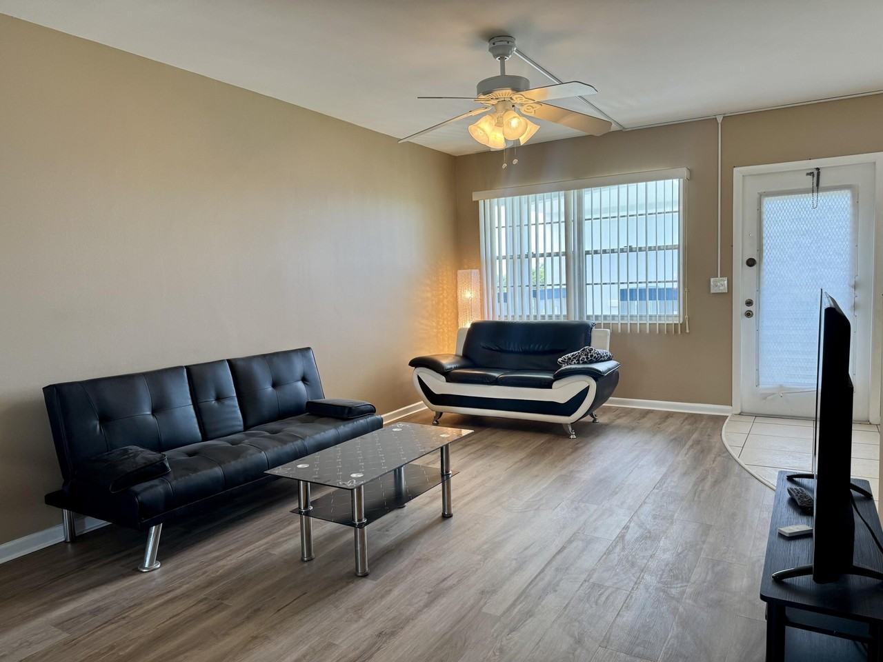 4019 Lincoln A - Photo 3 of 36