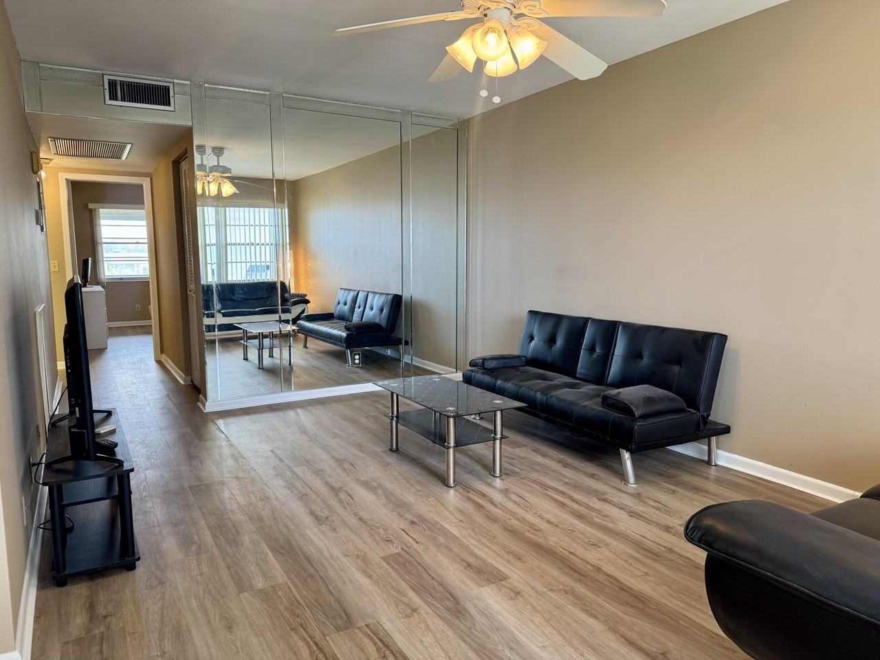 4019 Lincoln A - Photo 4 of 36