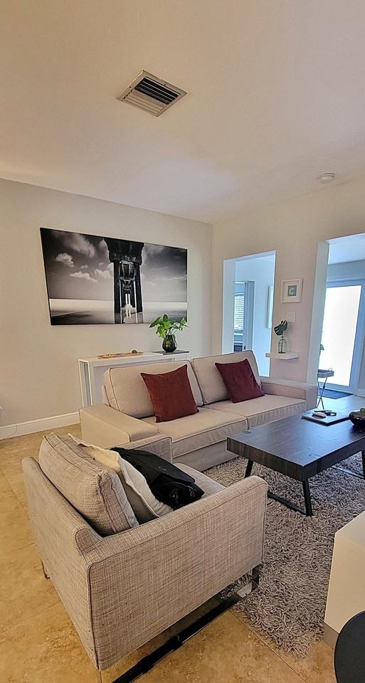 1401 Ne 17th Way - Photo 5 of 35