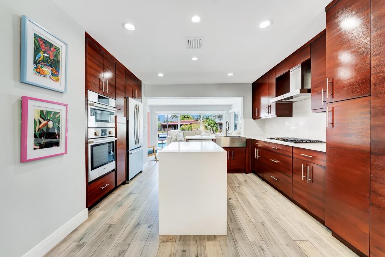 2291 Southeast 15th Street - Photo 3 of 37