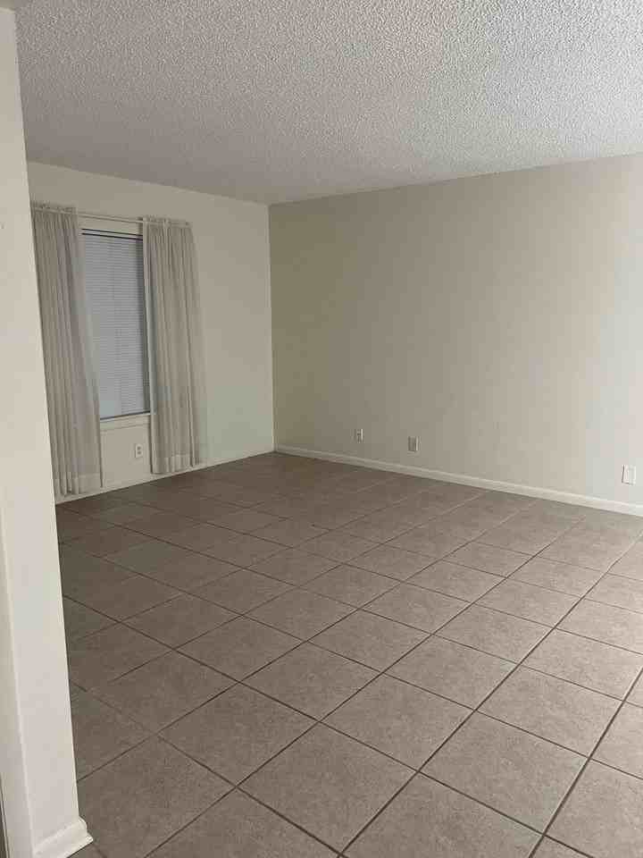 6272 Chasewood Dr #B - Photo 5 of 9