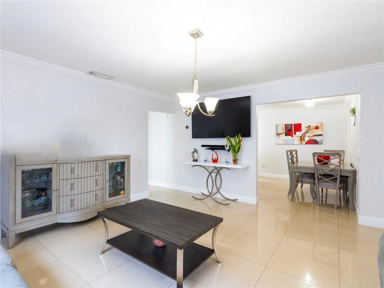 Nw 58th Ct - Photo 5 of 8