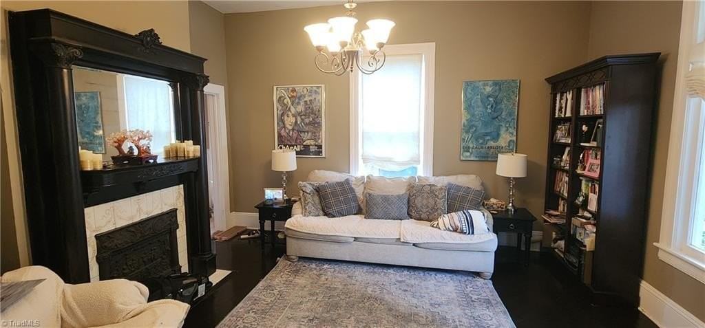 640 North Spring Street - Photo 4 of 36