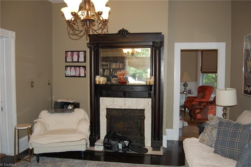 640 North Spring Street - Photo 5 of 36