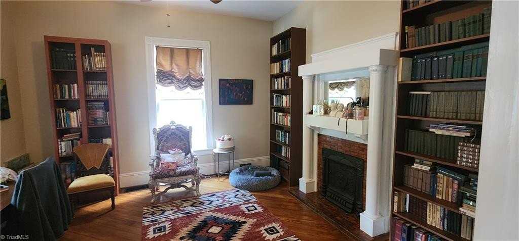 640 North Spring Street - Photo 6 of 36