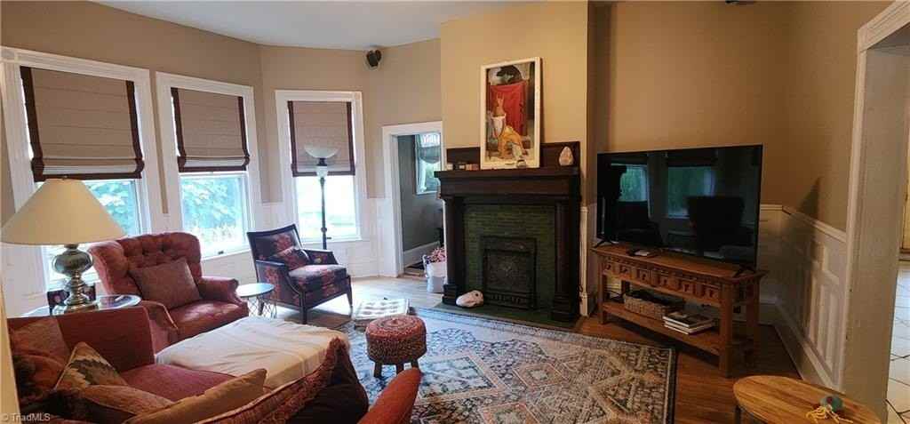 640 North Spring Street - Photo 7 of 36