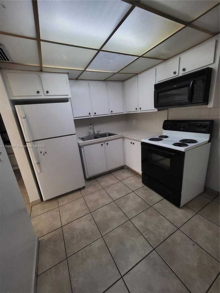 1175 Normandy Dr #2D - Photo 2 of 8