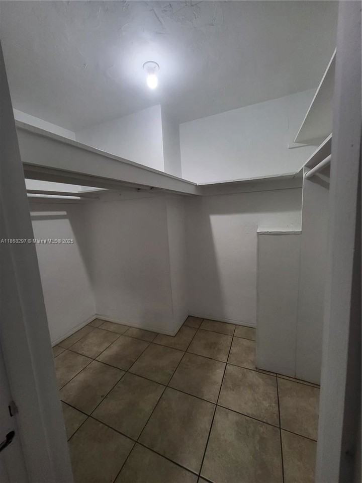 1175 Normandy Dr #2D - Photo 6 of 8