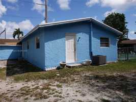 featured image of 580 Nw 95th St #2