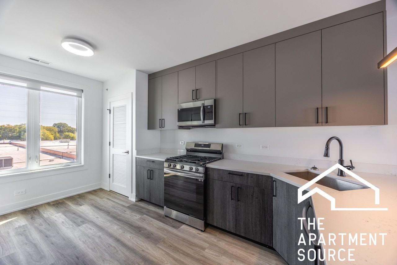 2030 Greenwood Street #304 - Photo 3 of 23