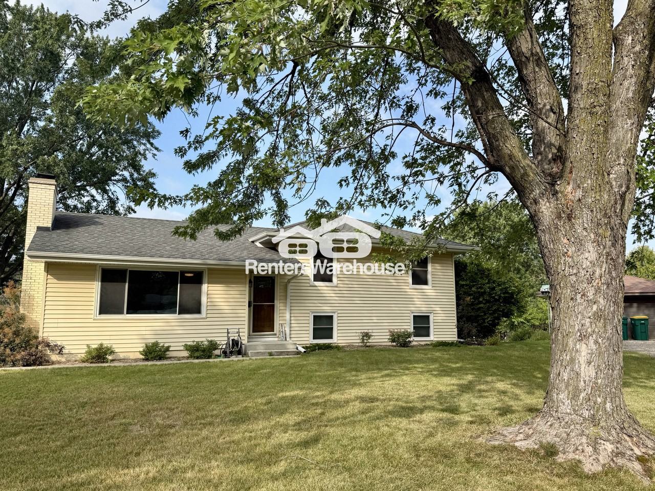 8217 Harrison Cir - Photo 2 of 30