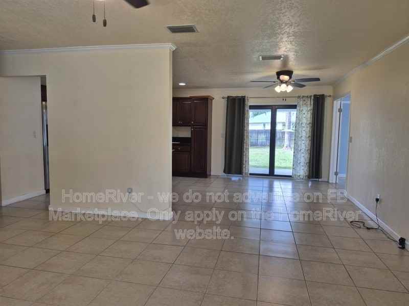 143 Sw Tulip Blvd - Photo 3 of 29