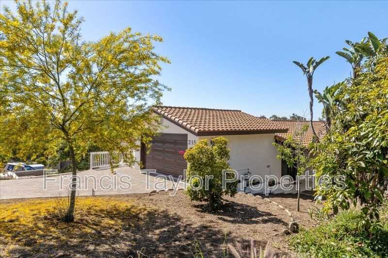 215 Cranston Crst - Photo 2 of 38