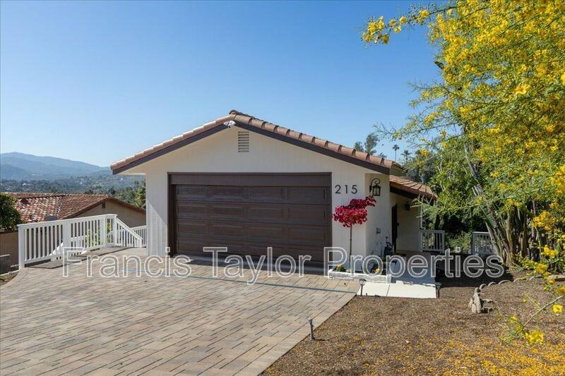 215 Cranston Crst - Photo 3 of 38