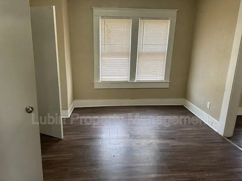 2286 Poe Ave - Photo 2 of 8