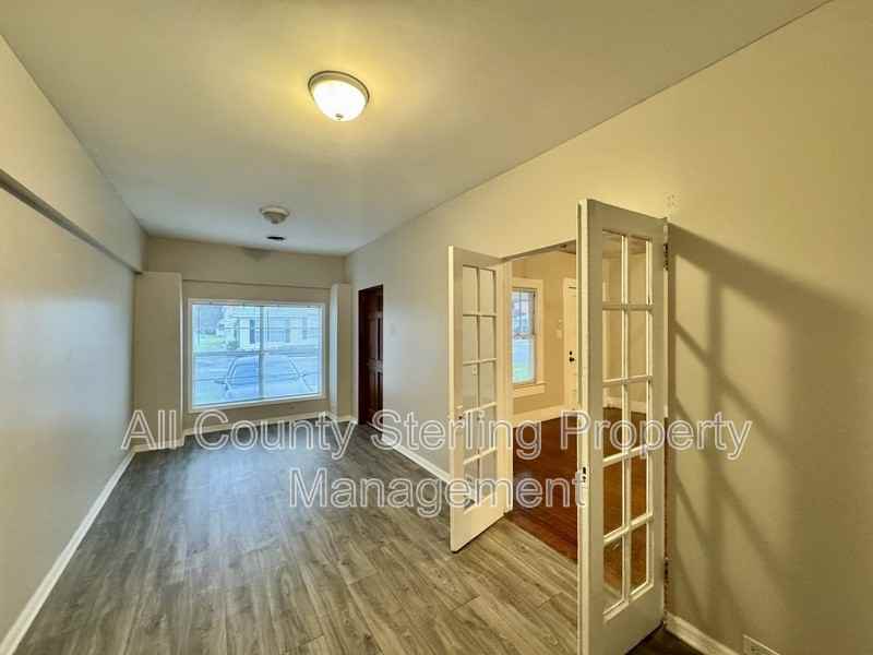 235 Southwest Columbia Avenue - Photo 4 of 20