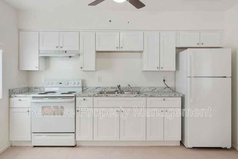 1429 E Fillmore St #7 - Photo 5 of 13