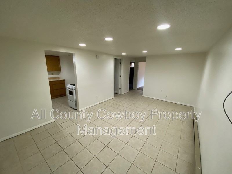 1217 1/2 E Bradley St - Photo 2 of 10